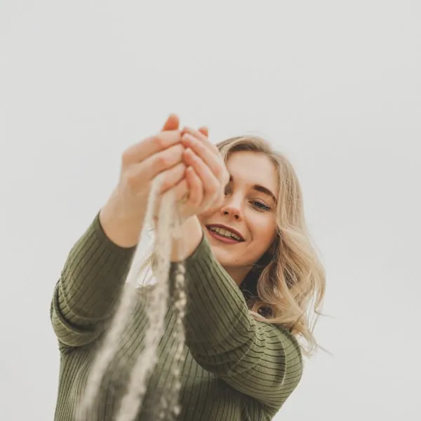 Cliente portant une création élégante SelvariqueivoryAtelier